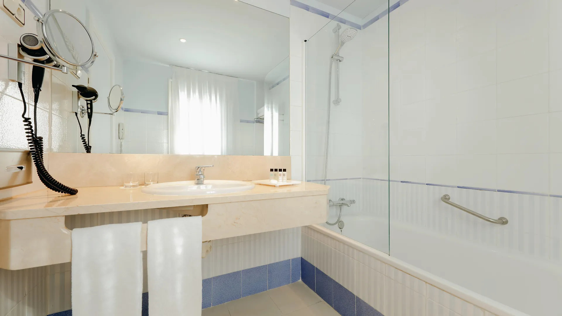 Hotel Hesperia Zubialde Bilbao 4*,